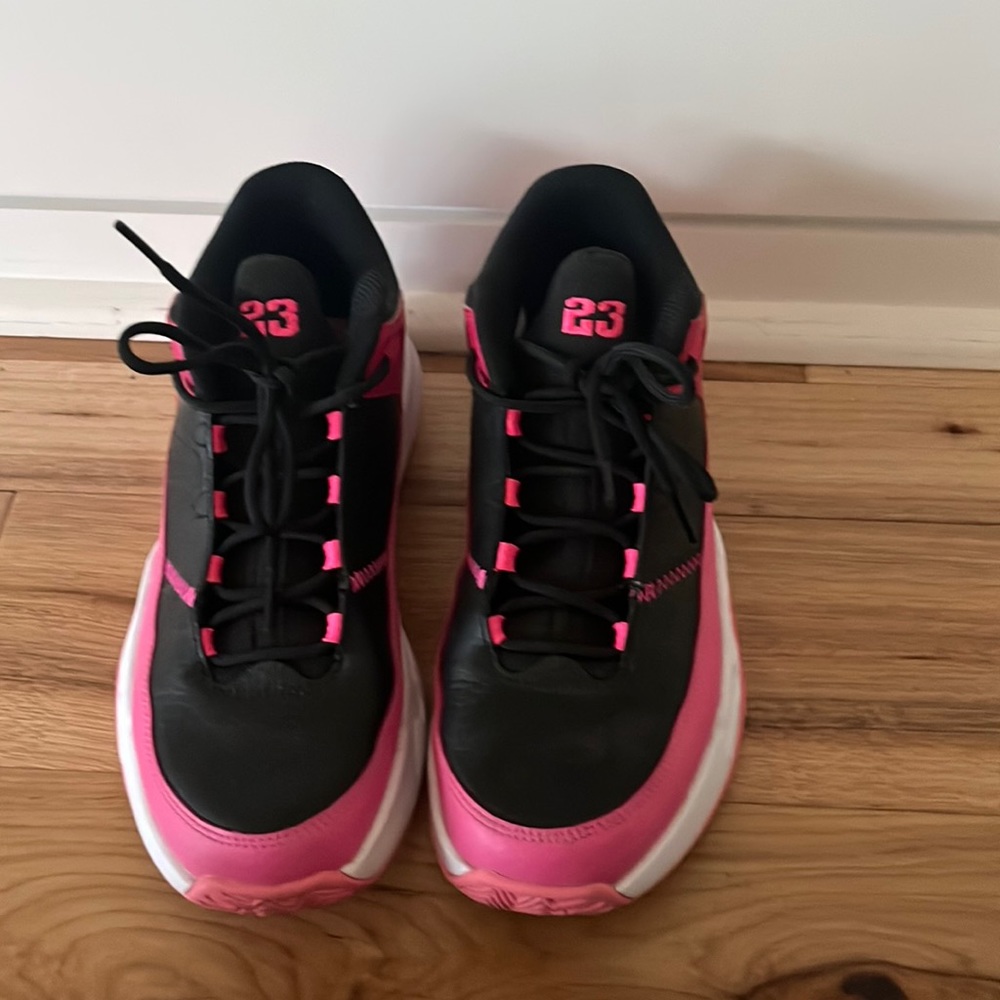 Can be youth size 7 or womens 8…worn only twice Jordan’s can be collectable